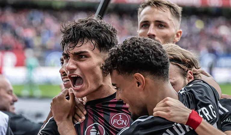 1. FC Nürnberg jubeln nach einem Tor.&nbsp;&nbsp; (Foto)