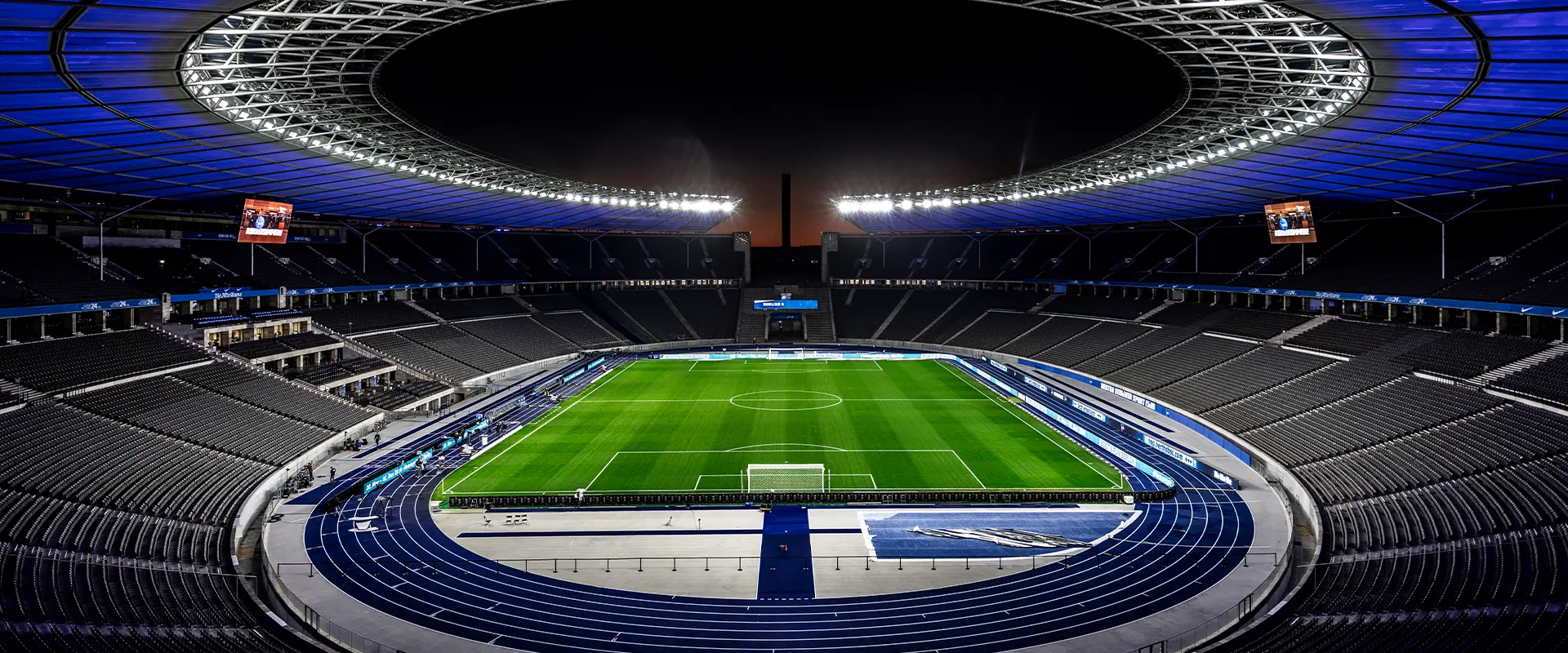 An empty stadion shown at night with all flood lights. (Photo)